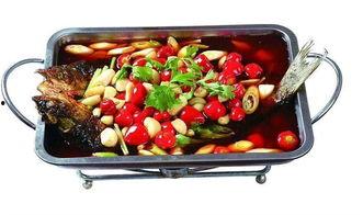 阳光花园吃瓜,夏日炎炎，瓜香四溢