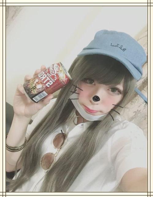 变装情侣吃瓜,吃瓜群众纷纷点赞